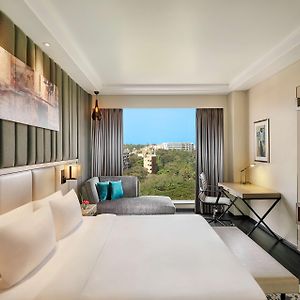 Suite Bathtub Two way Airport transfer on SPA